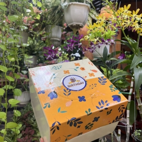 Hộp Bánh Kem Cao 18cm mẫu Vàng Hoa - L2