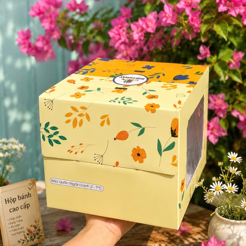 Hộp bánh sinh nhật  vàng hoa độ cao 20cm