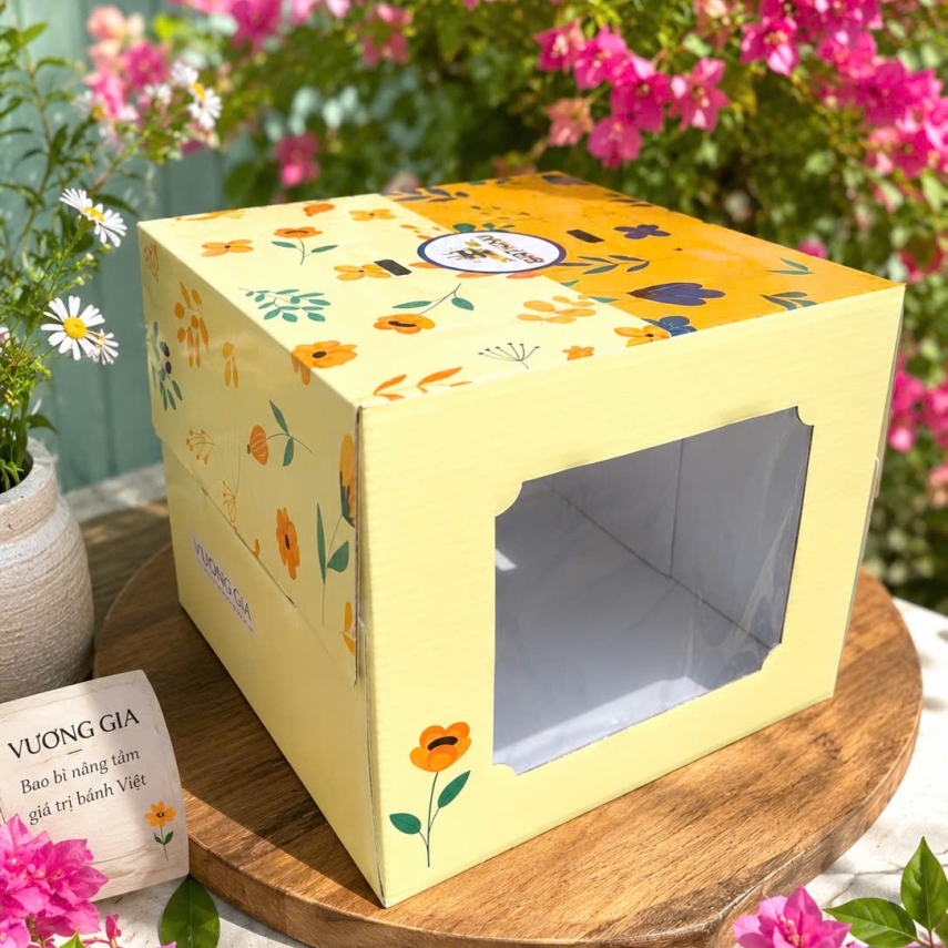 Hộp bánh sinh nhật  vàng hoa độ cao 20cm