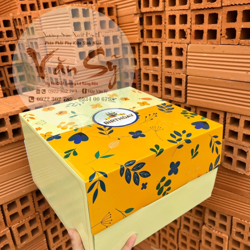 Hộp Bánh Kem Cao 18cm mẫu Vàng Hoa - L2