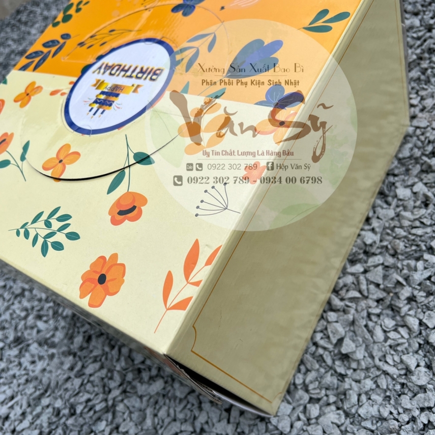 Hộp Bánh Kem Cao 18cm mẫu Vàng Hoa - L2