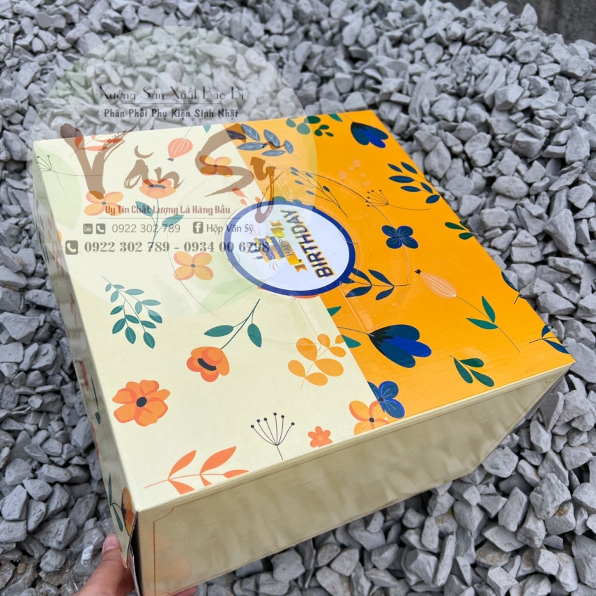 Hộp Bánh Kem Cao 18cm mẫu Vàng Hoa - L2