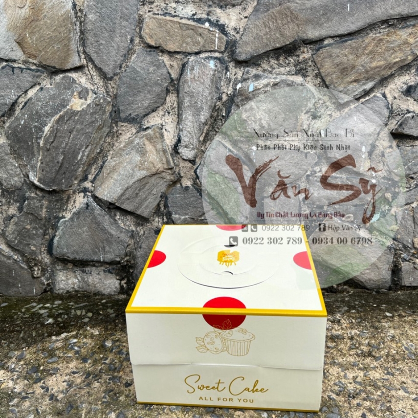 Hộp Bánh Kem Cao 18cm mã Vàng Tim - L2
