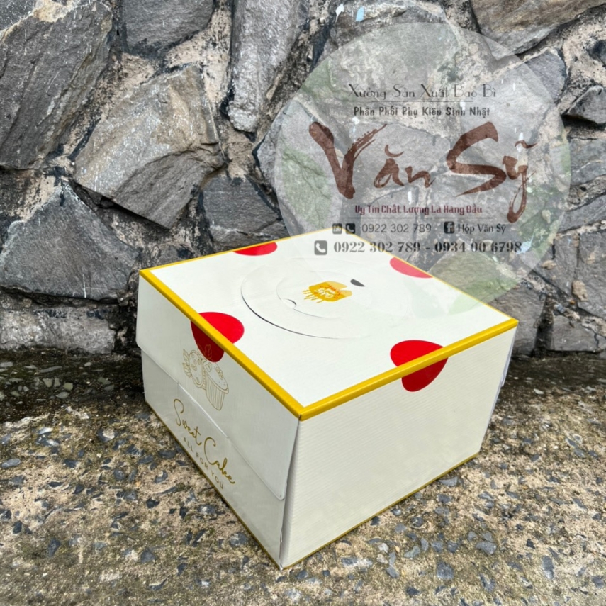 Hộp Bánh Kem Cao 18cm mã Vàng Tim - L2
