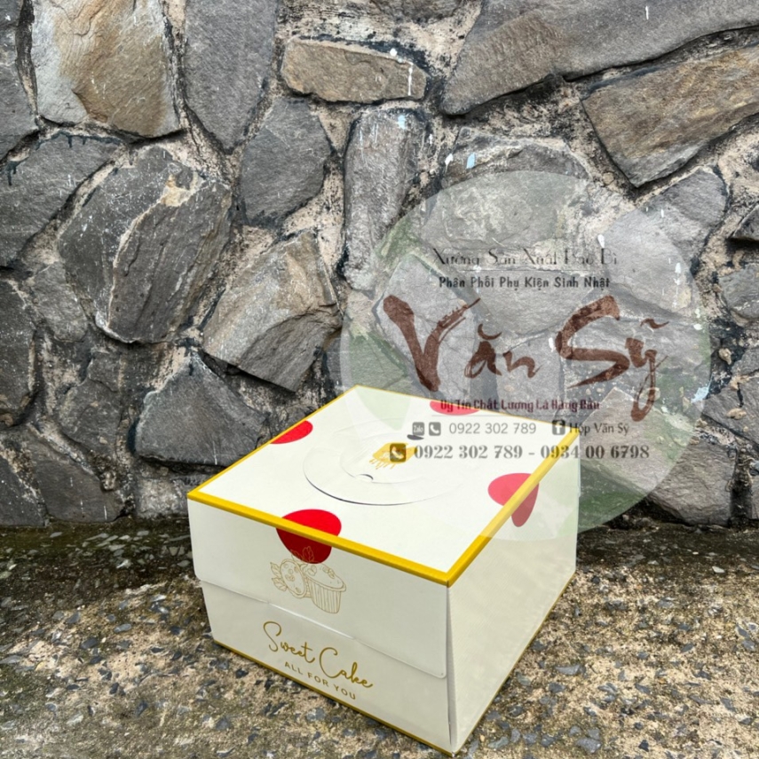 Hộp Bánh Kem Cao 18cm mã Vàng Tim - L2