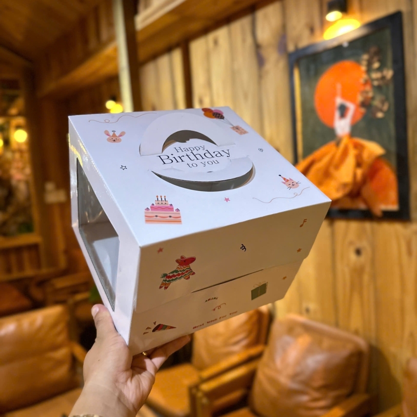 Mẫu Hộp Bánh Sinh Nhật Màu Trắng - Độ cao 18cm - Tặng miễn phí cửa sổ kính nhìn xuyên qua bánh
